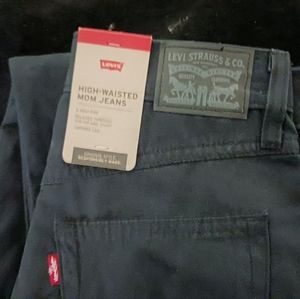 Levi's Women's high-waisted mom black jeans size  W26 L30